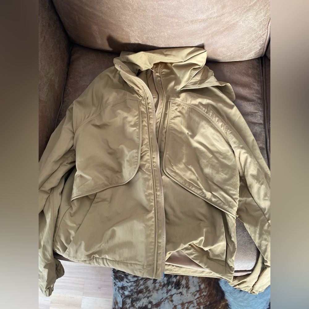 Lululemon jacket size 4